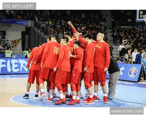 中国男篮迎战蓝队全力以赴争夺胜利展现团队精神与实力对决 中国男篮迎战蓝队全力以赴争夺胜利展现团队精神与实力对决